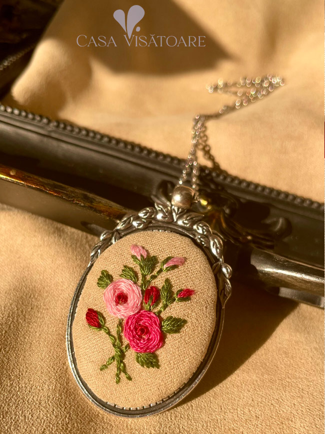 medalion flori cu lant